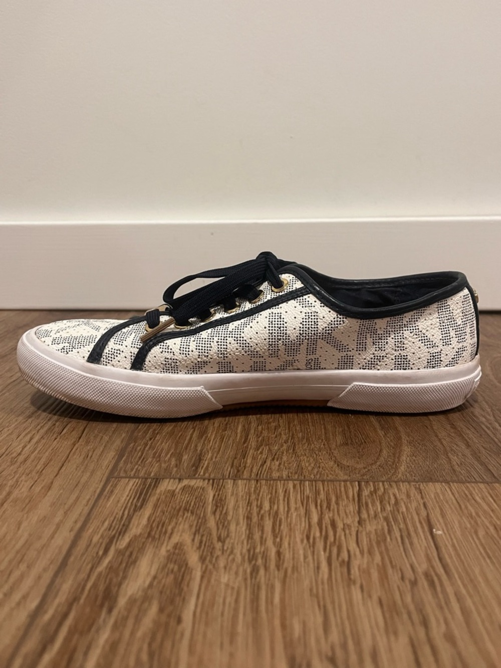 Michael Kors Boerum Sneaker in White/Navy - Picture 8 of 12